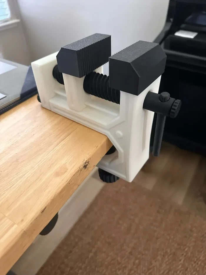 Bench Vise III ( travel speed_ 5.5 - 11 - 22 mm_rev )