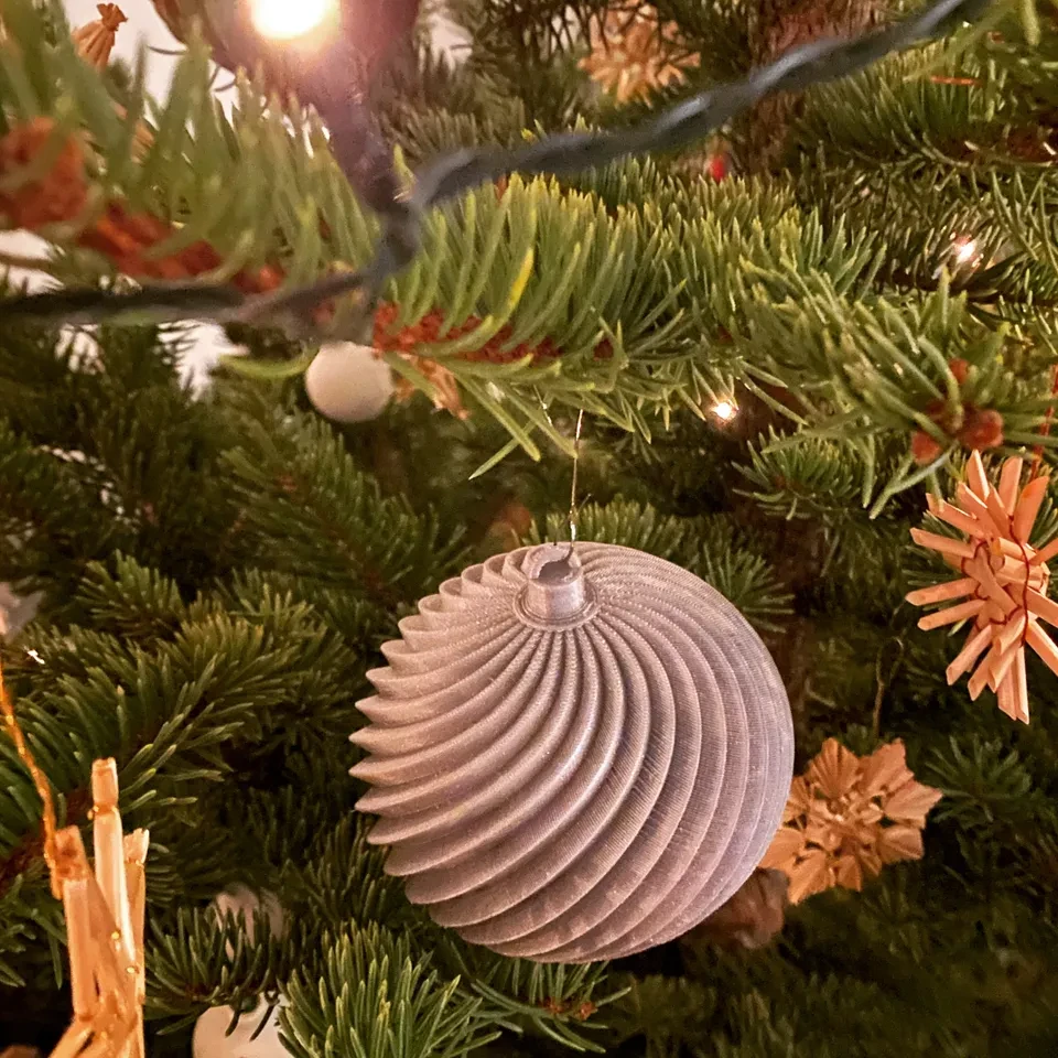 Christmas decoration with Illusion