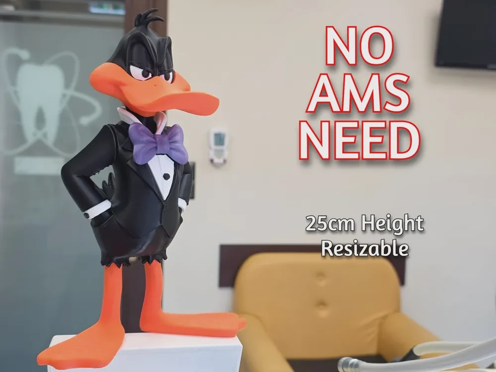 Pato Lucas con Traje