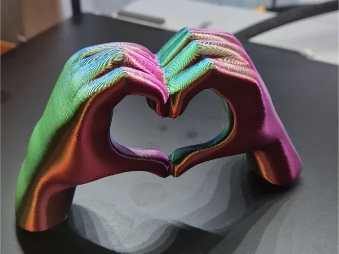 Escultura de Manos Corazón Amor