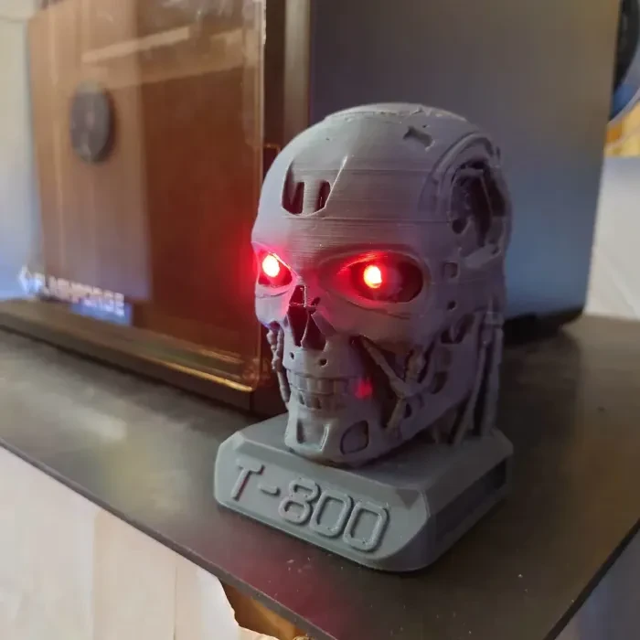 Cabeza T-800 con Ojos LED
