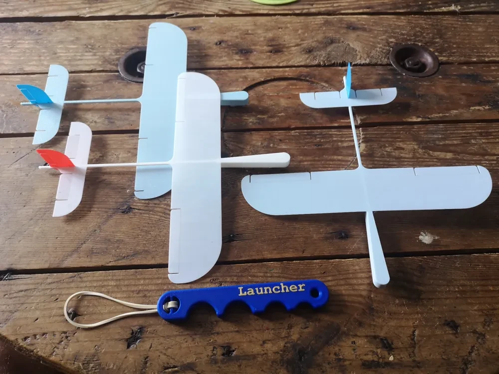 Mini Planeador 0825 + Lanzador - Vuelo Perfecto