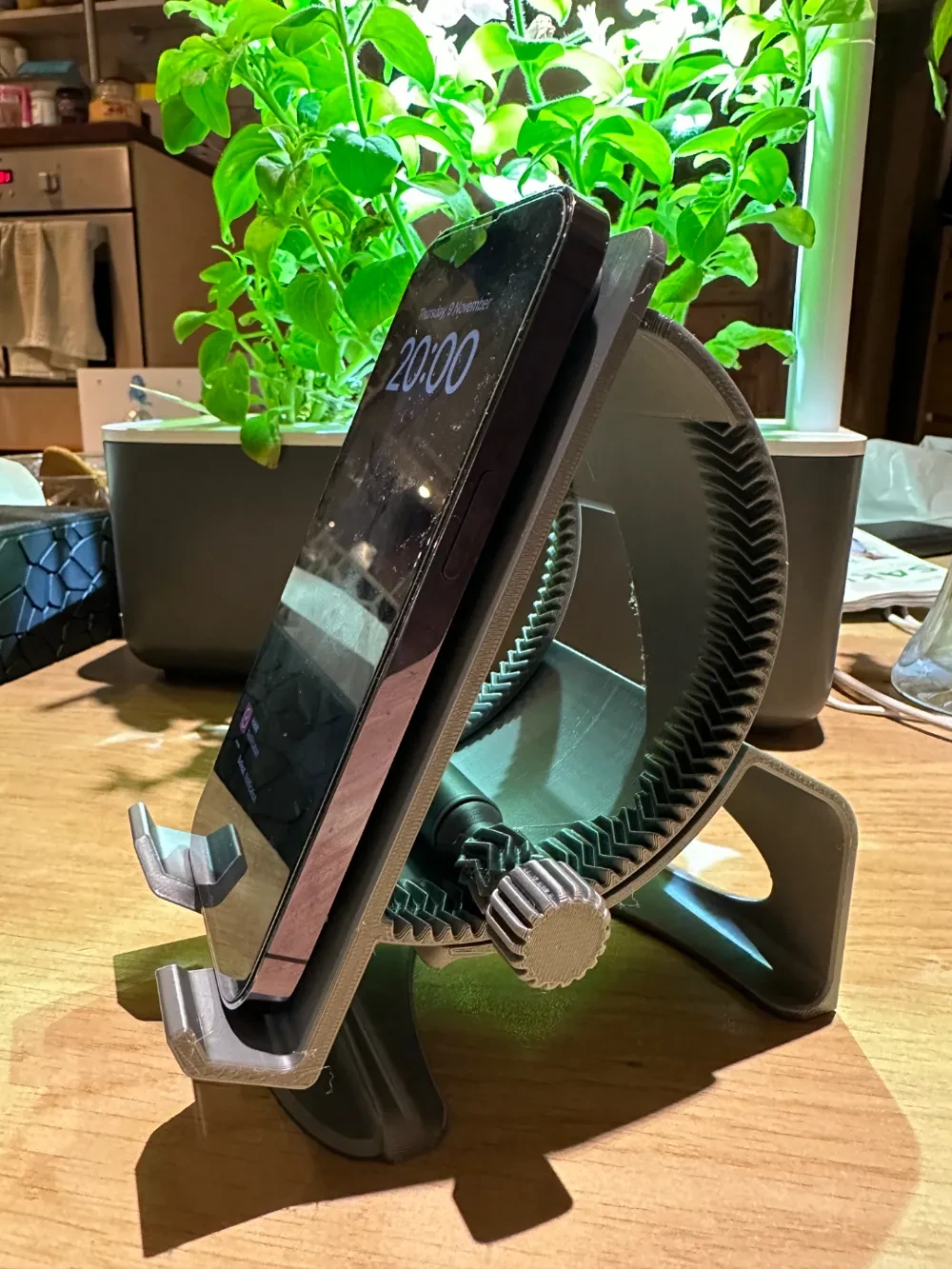 Phone Holder, smooth tilt adjustment